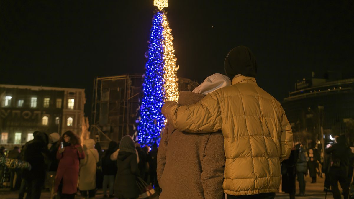 Vánoce na Ukrajině: Potemnělou zemí září vánoční stromky